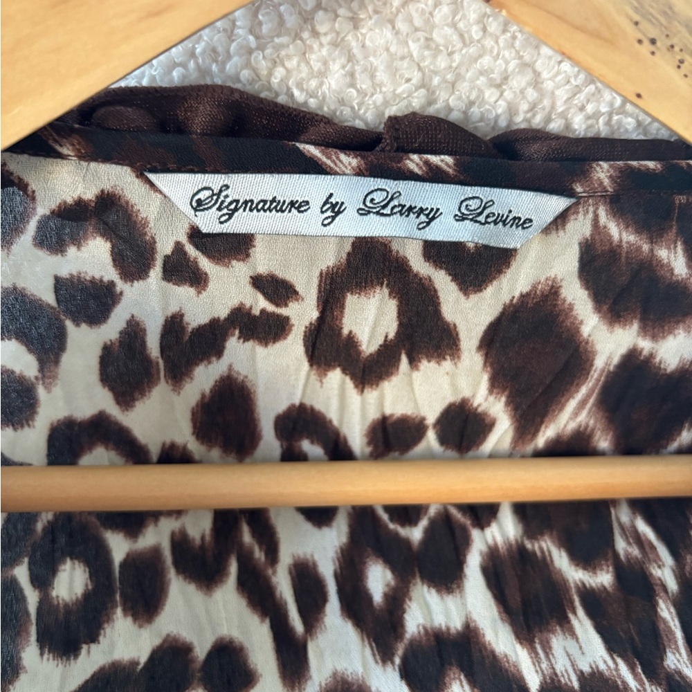 Vintage Signature by Larry Levine Animal Print Blouse with Ruffle Detail - Picture 3 of 3